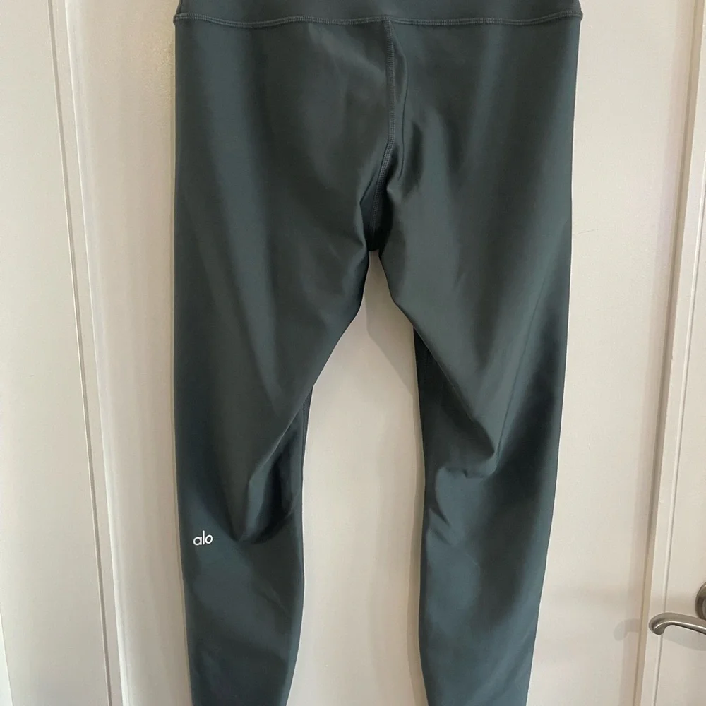 Alo Airlift 7/8 Leggings in Anthracite, Size Large - Like New, Tags Removed - Picture 6 of 7